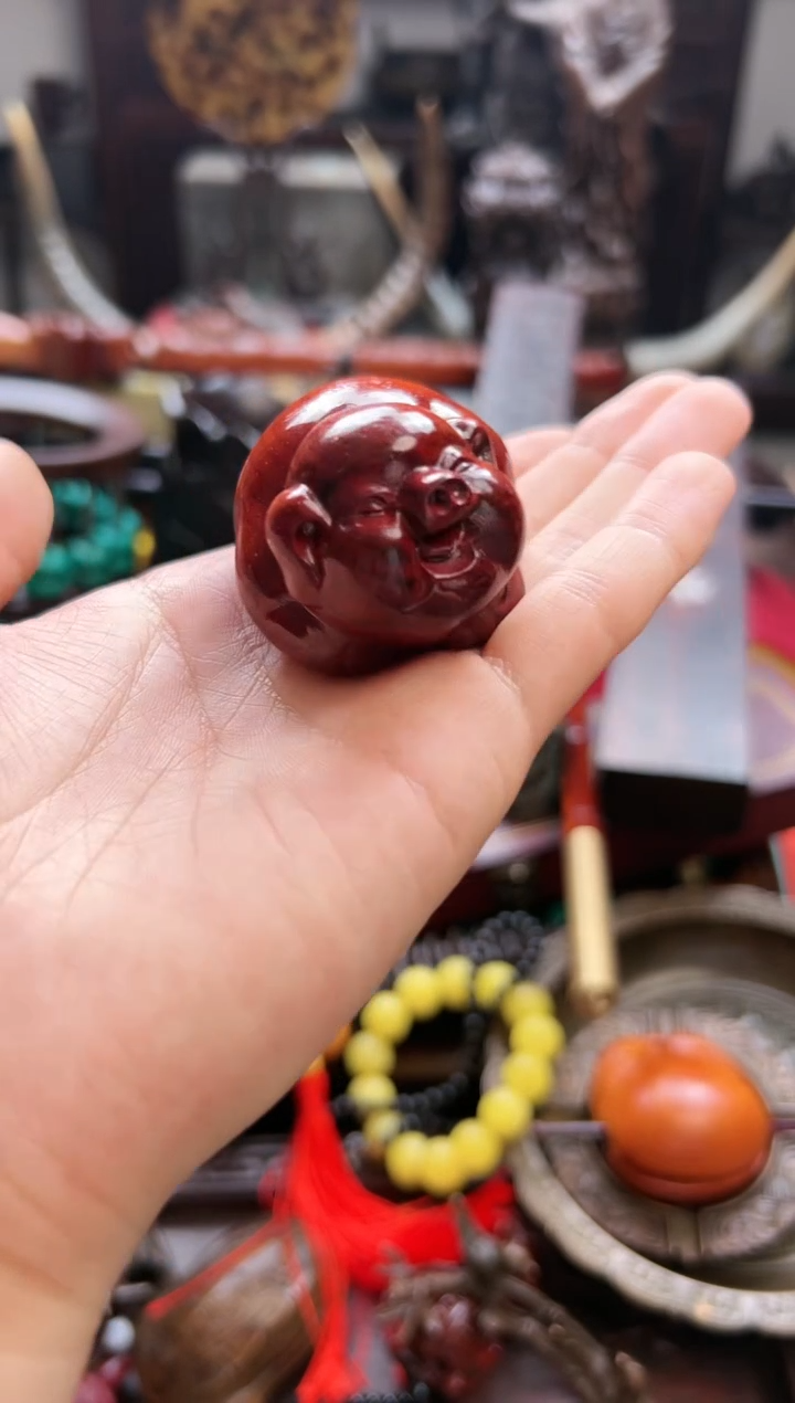 檀香紫檀（小叶紫檀）——————瓷———————福猪