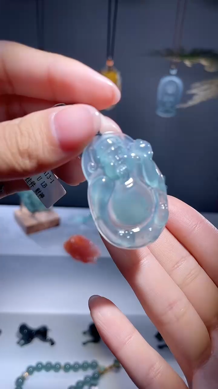 颈饰未镶嵌翡翠财神