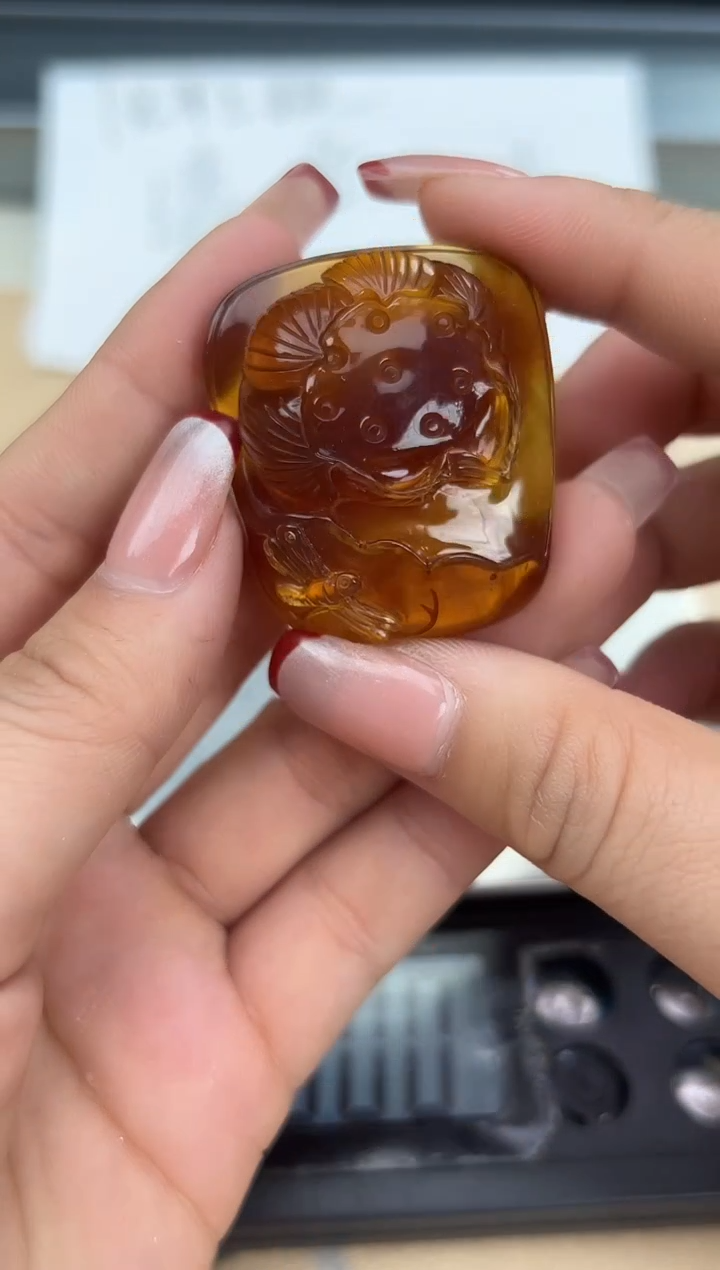 【闪购商品】琥珀裸石未镶嵌蜜蜡吊坠