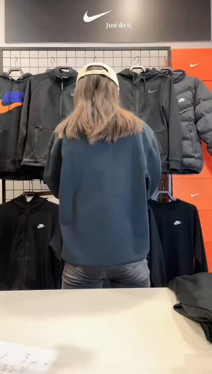 6935 黑色飞人卫衣 L 130-150斤 不退换