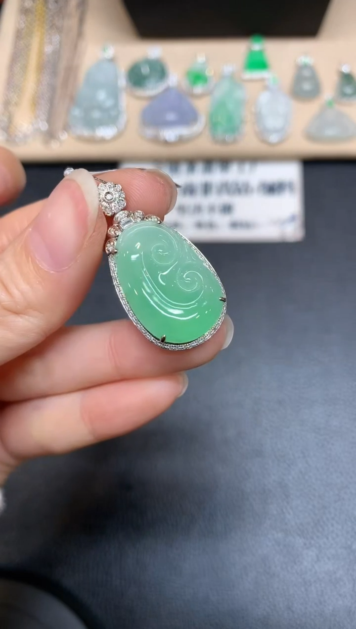 【闪购商品】翡翠颈饰18K金镶嵌如意【无服务费