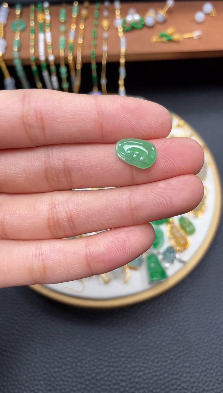 【闪购商品】翡翠吊坠(不含链)18K金镶嵌一个   JK315