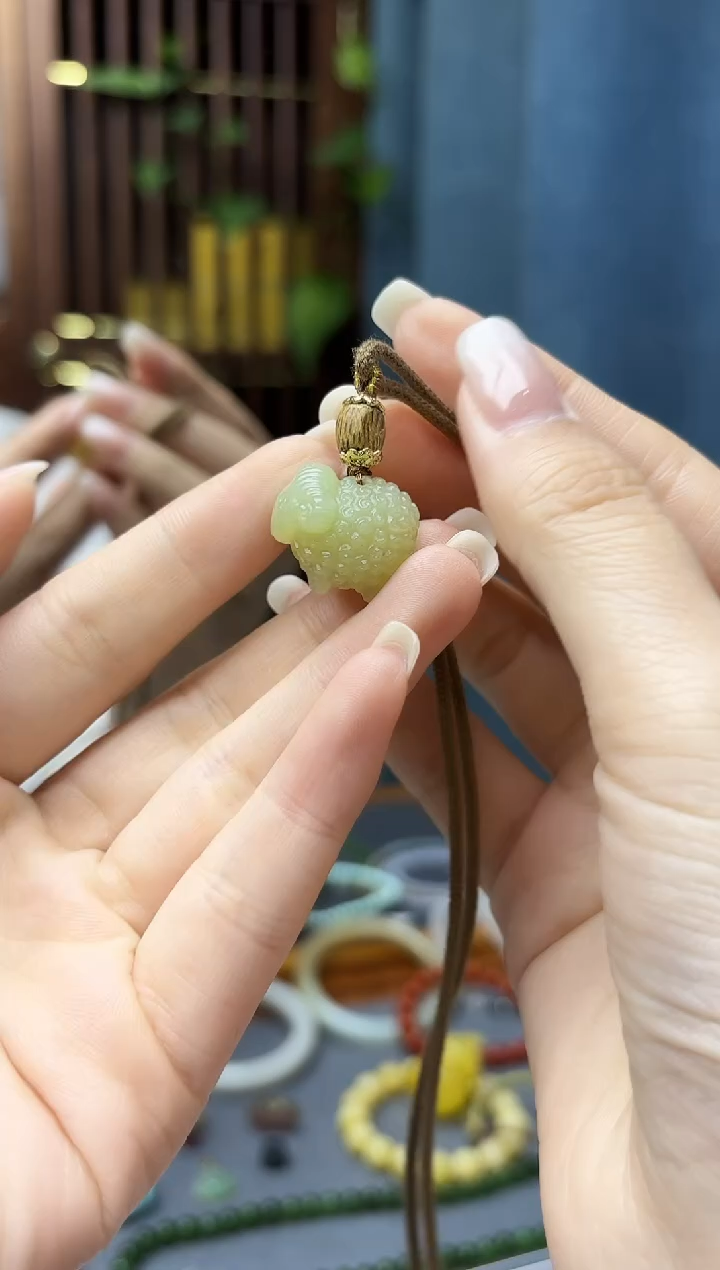 颈饰未镶嵌和田玉和田玉羊吊坠HX