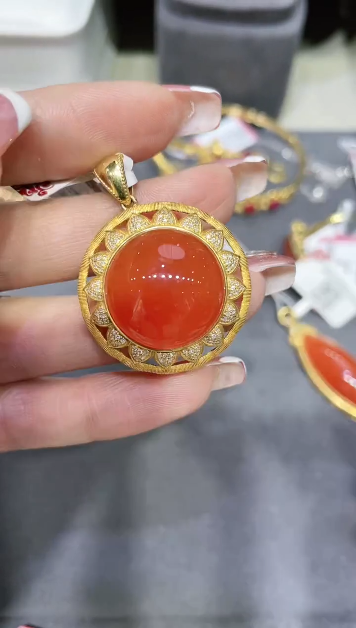 【闪购商品】南红玛瑙吊坠18K金镶嵌·