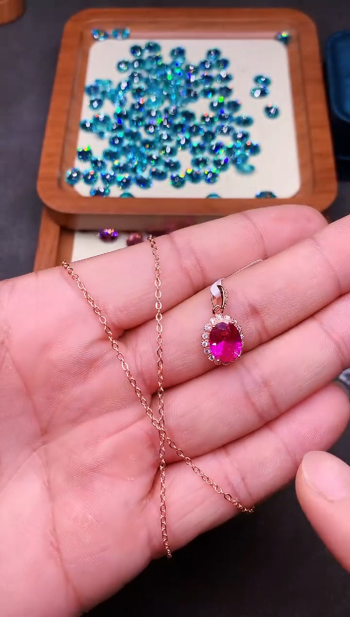 银S925镶嵌吊坠(赠链)尖晶石········