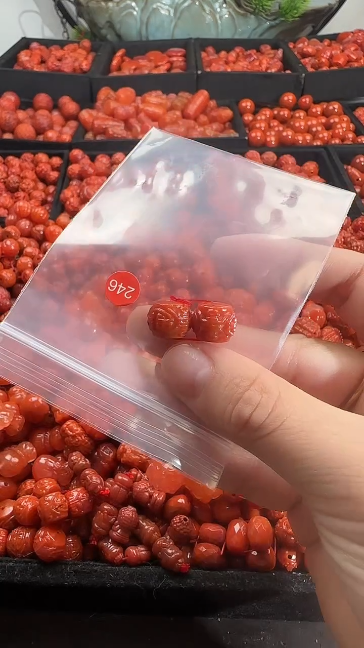 颈饰未镶嵌南红玛瑙1