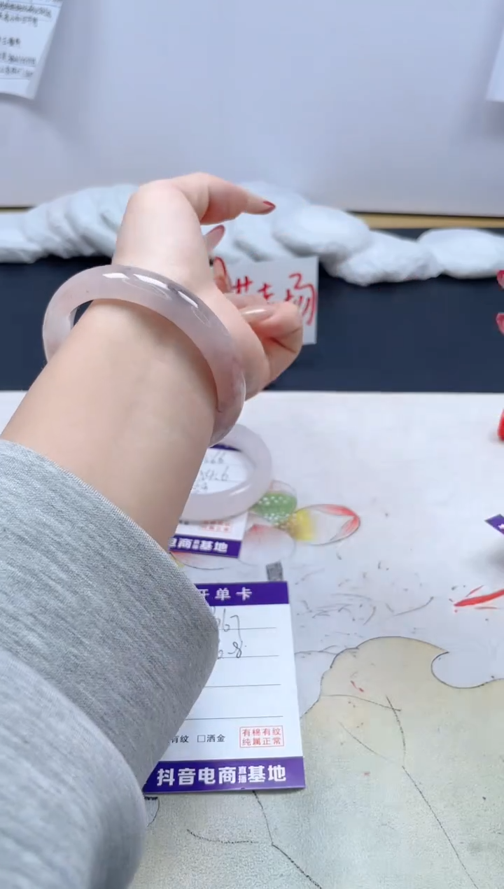 【闪购商品】石英质玉手镯未镶嵌367/56.8