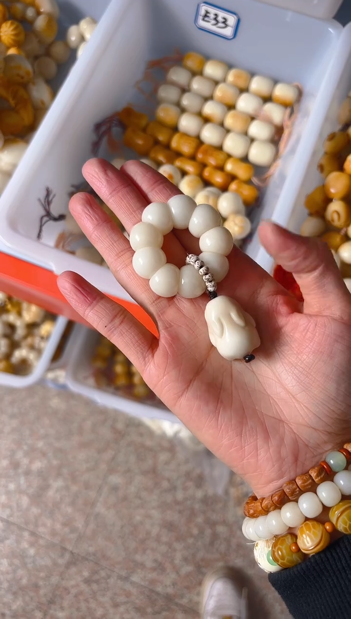 吊坠菩提根/象牙果荔枝栋手捻 白色兔