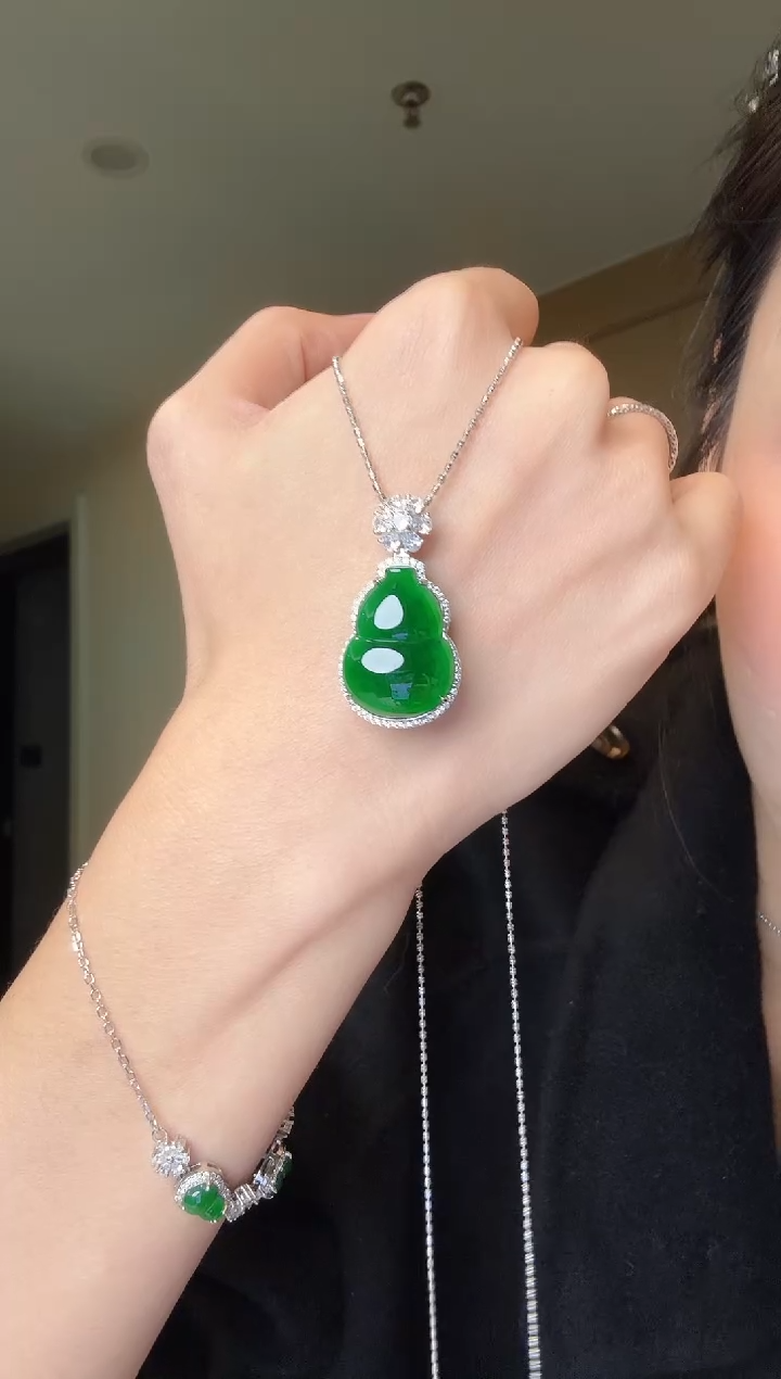 【闪购商品】翡翠吊坠(不含链)银S925镶嵌天然翡翠吊坠
