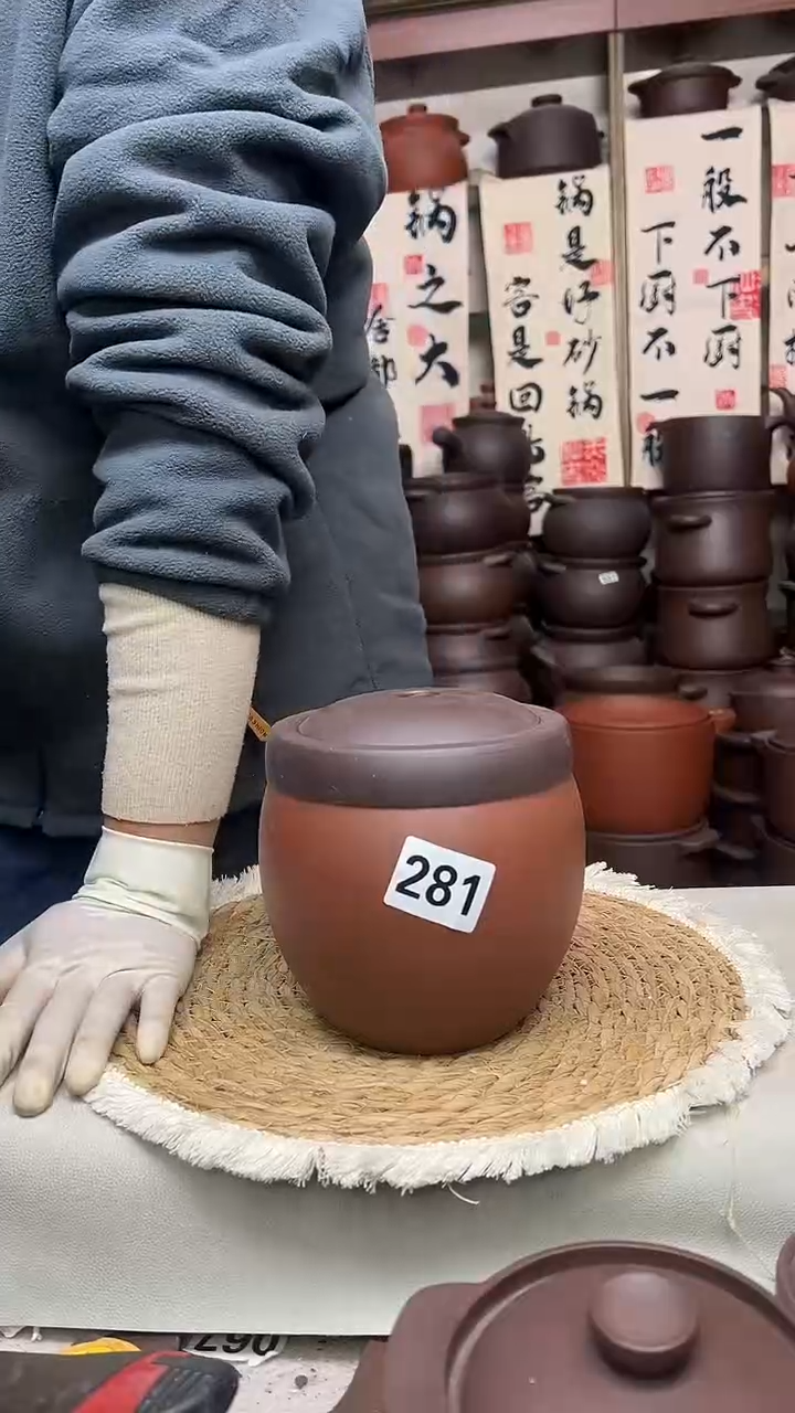 宜兴紫砂微瑕普洱储存罐一对，281