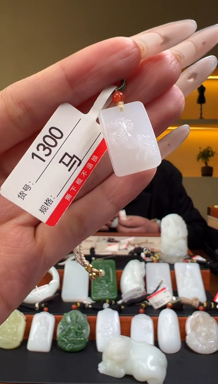 颈饰未镶嵌和田玉1