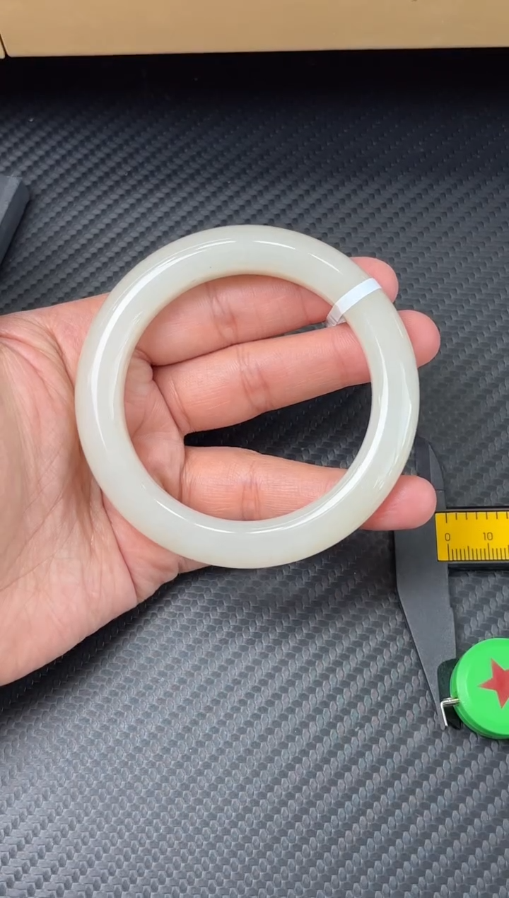 未镶嵌手镯和田玉和田黑山微色差57+mM