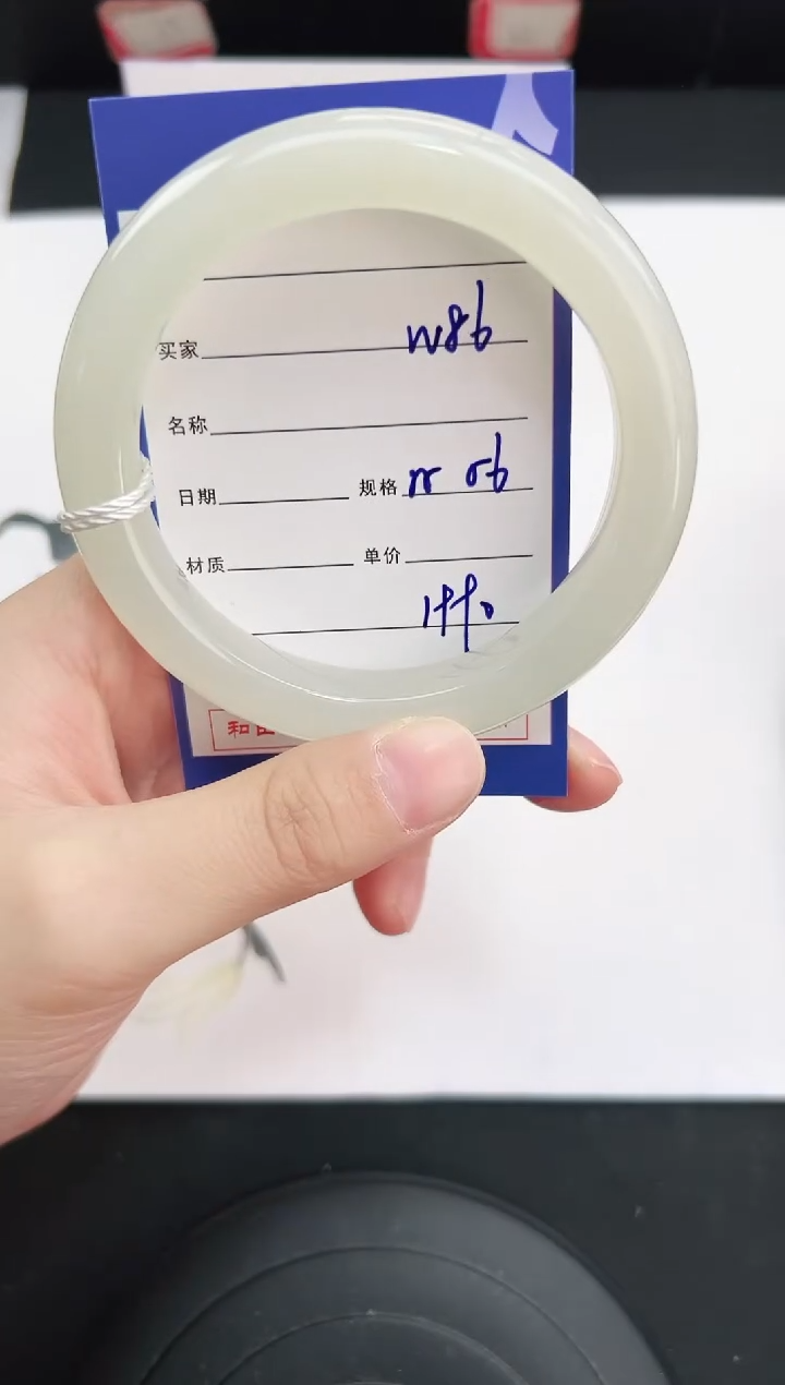 未镶嵌手镯和田玉86岚钻微色差T5