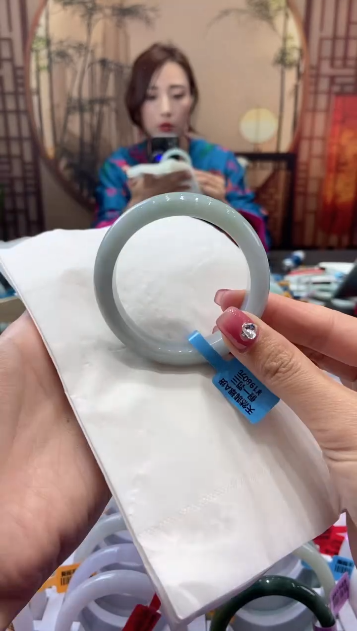 【闪购商品】翡翠手镯未镶嵌00006292