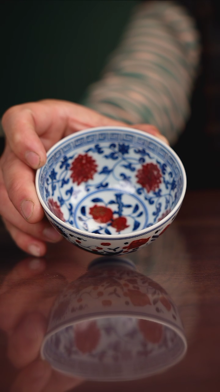 青花釉里红鱼藻鸡心杯