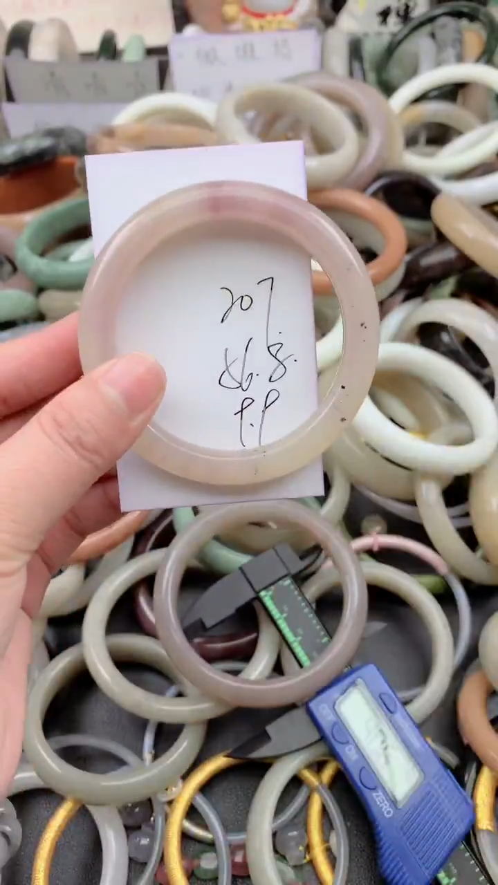 未镶嵌手镯石英质玉207