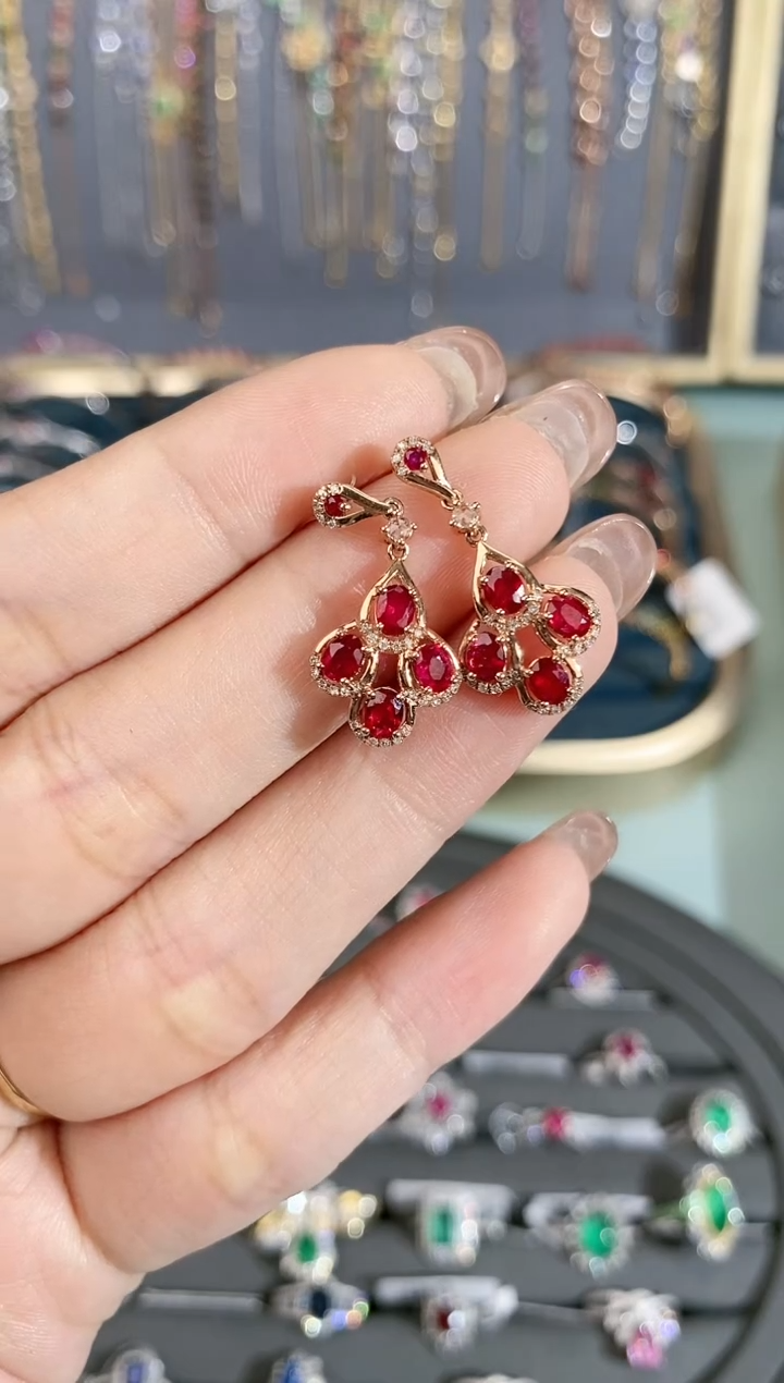 【闪购商品】红宝石耳饰18K金镶嵌耳坠