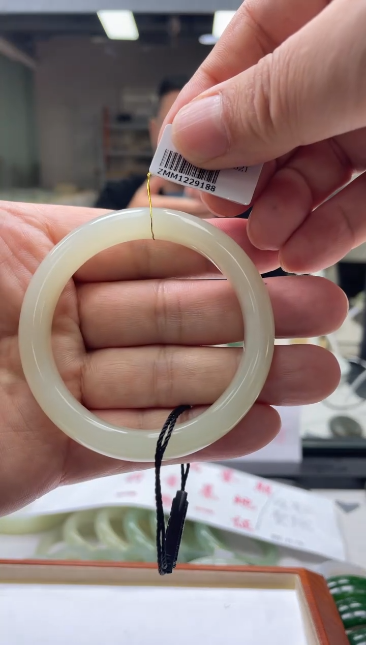 【闪购商品】和田玉手镯未镶嵌53圈口9188