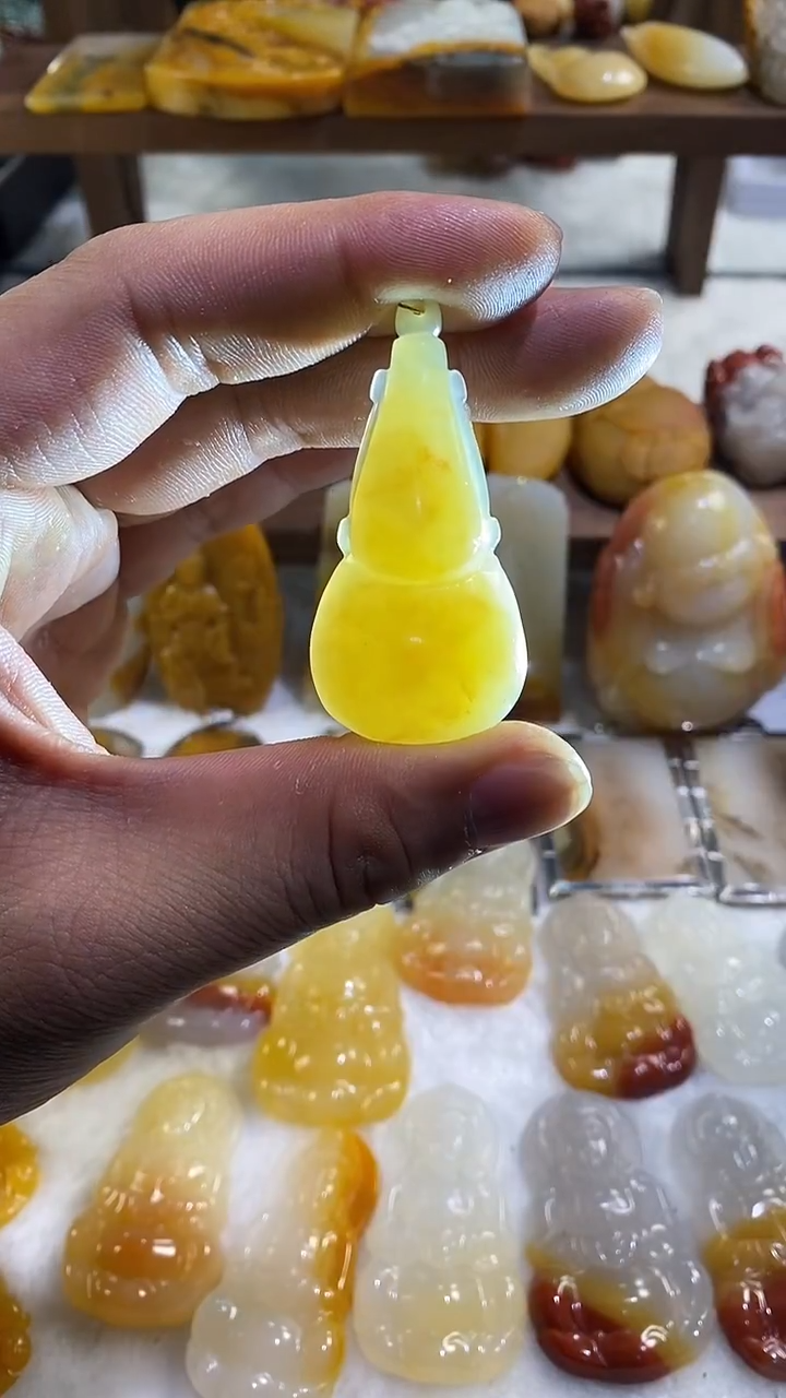 未镶嵌石英质玉（黄龙玉）吊坠(不含链)黄龙玉吊坠