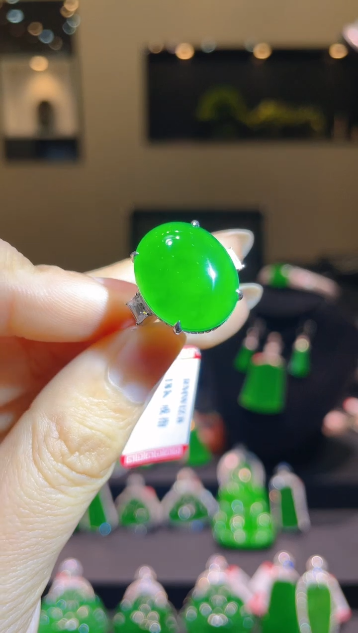 【闪购商品】翡翠吊坠(不含链)18K金镶嵌A65
