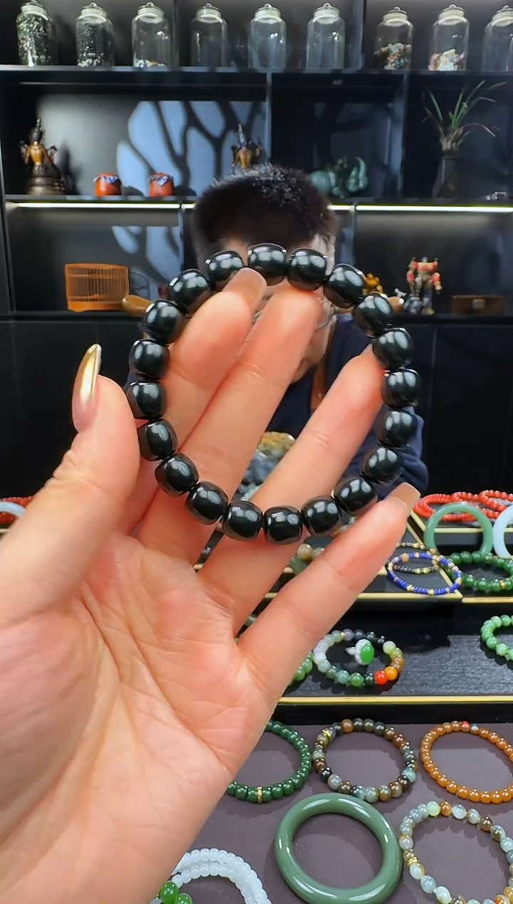 颈饰未镶嵌和田玉10mm黑青老型手串