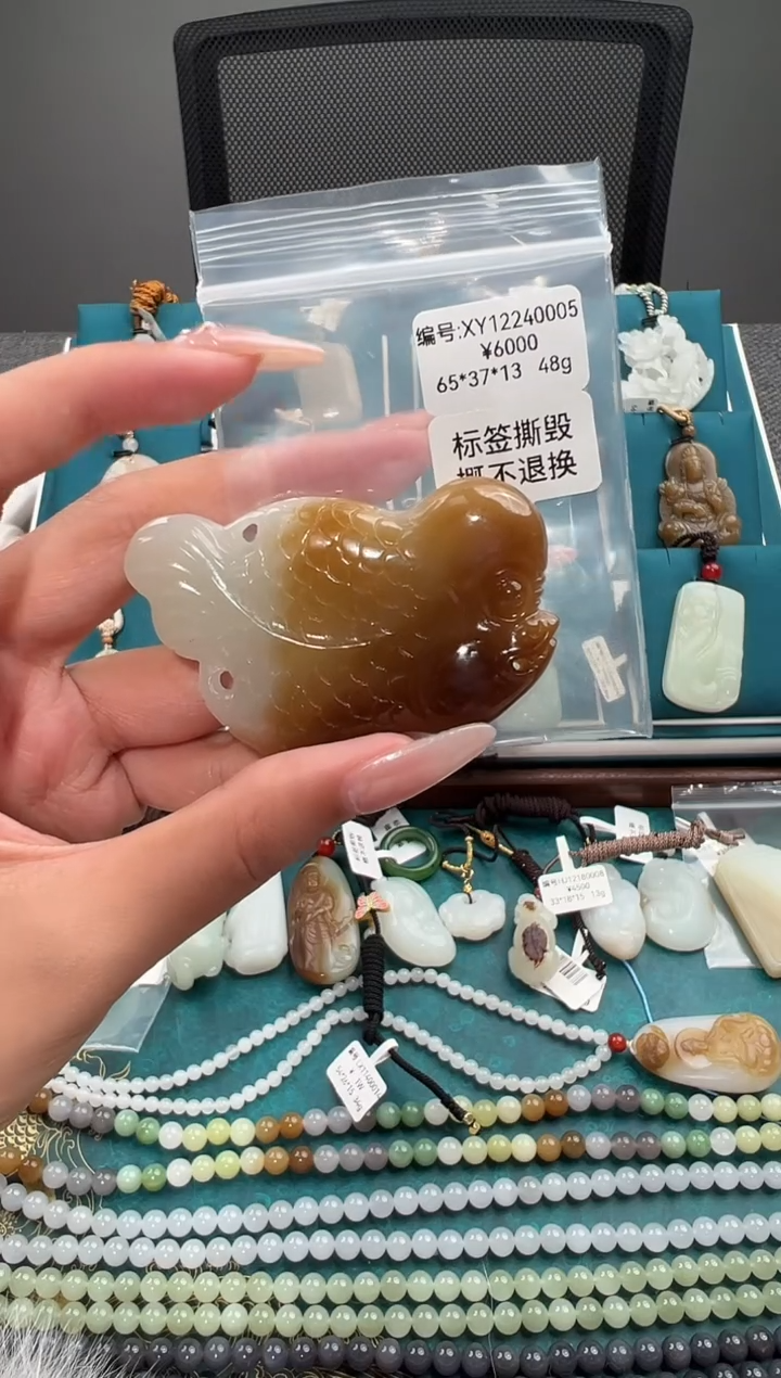 颈饰未镶嵌和田玉吊坠  XY
