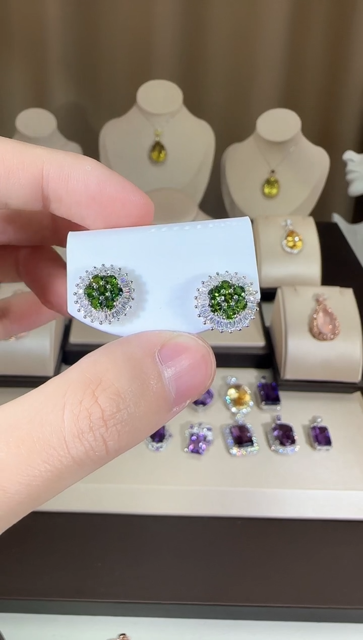 【闪购商品】透辉石耳钉银S925镶嵌12mm耳钉