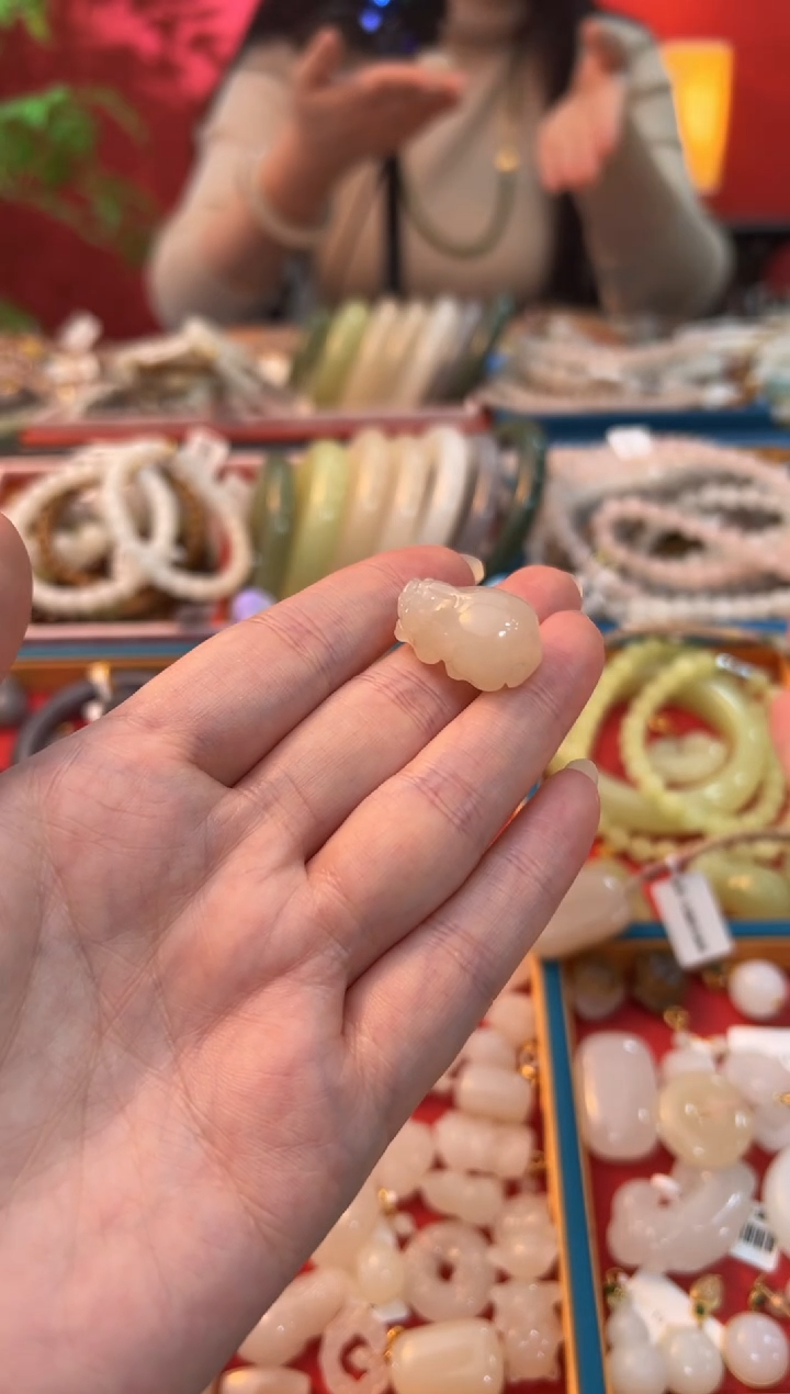 【闪购商品】和田玉吊坠未镶嵌藕粉胖墩貔貅