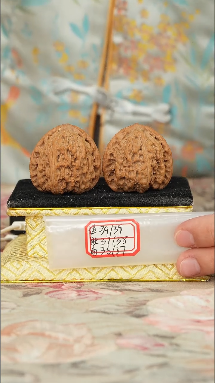 【闪购商品】文玩核桃把件密纹狮子头