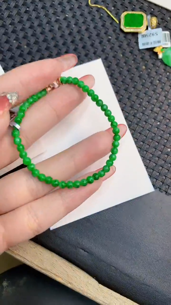 颈饰未镶嵌翡翠1