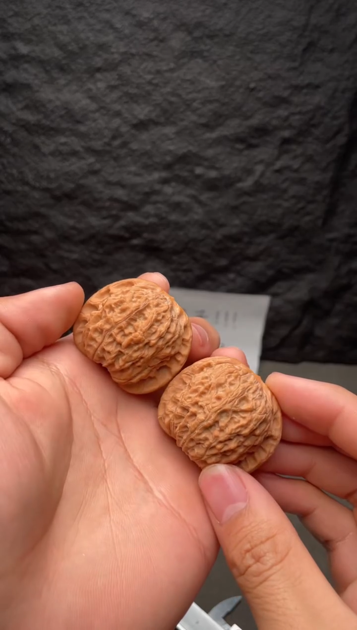 吊坠文玩核桃12号血麒麟