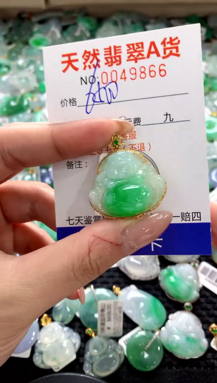 颈饰18K金镶嵌翡翠1111111111111111