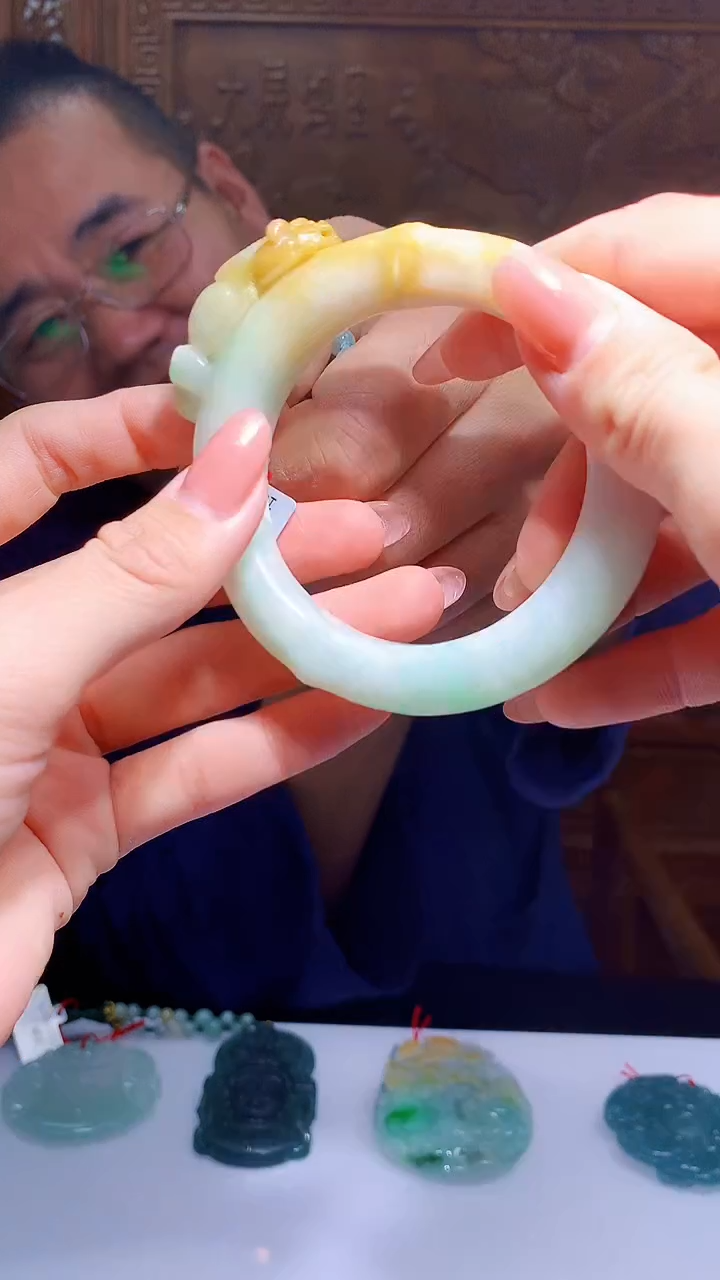 【闪购商品】定制翡翠未镶嵌1060hm-毛货挂件