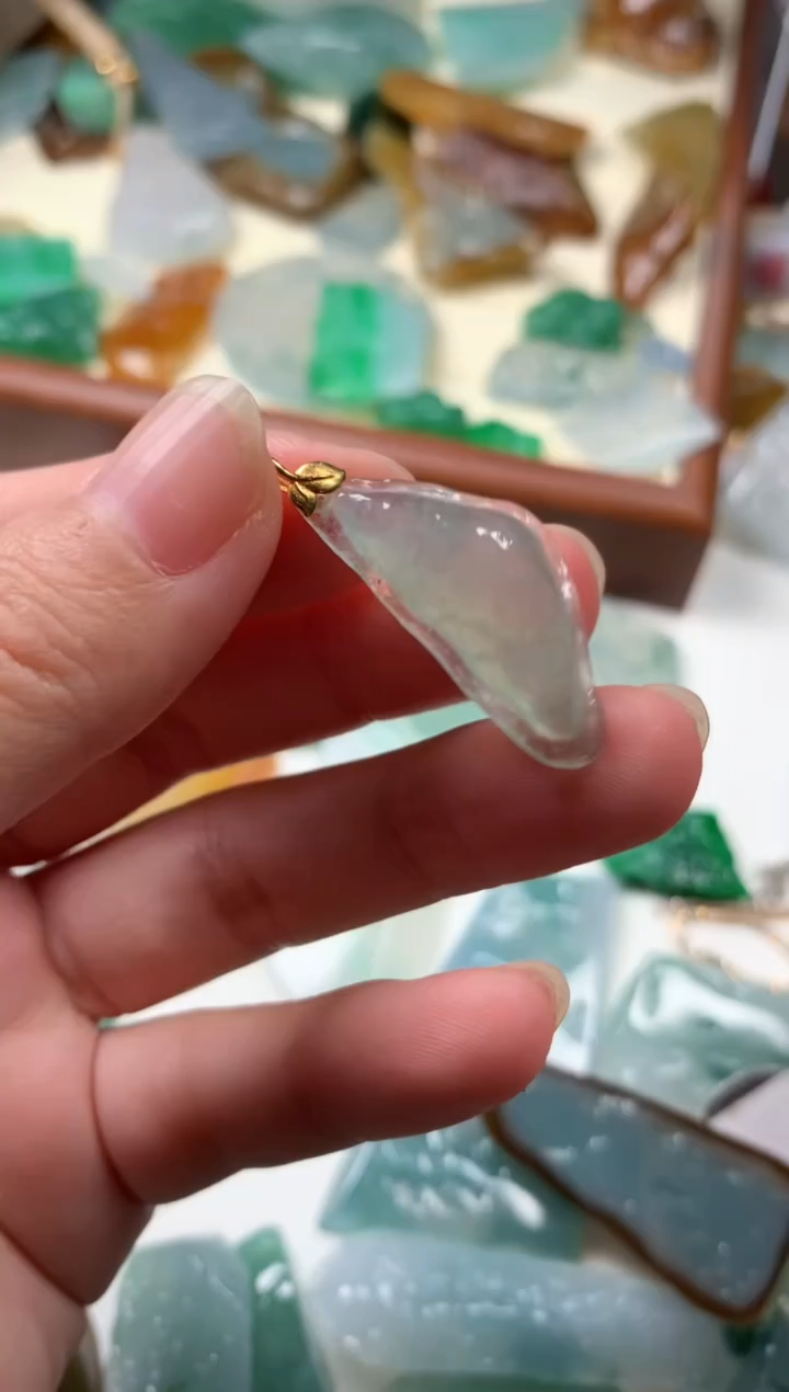 【闪购商品】翡翠颈饰18K金镶嵌手串