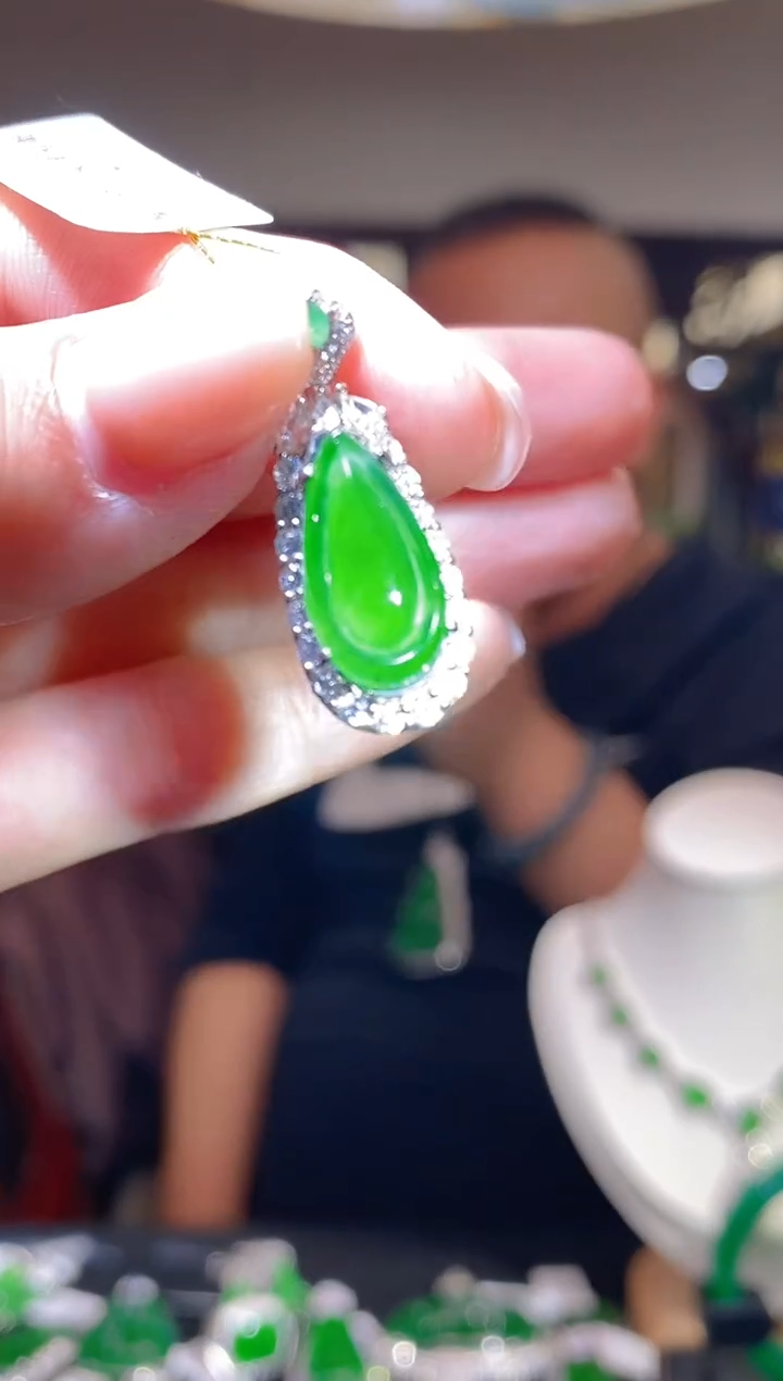 【闪购商品】翡翠颈饰未镶嵌多样性发其一