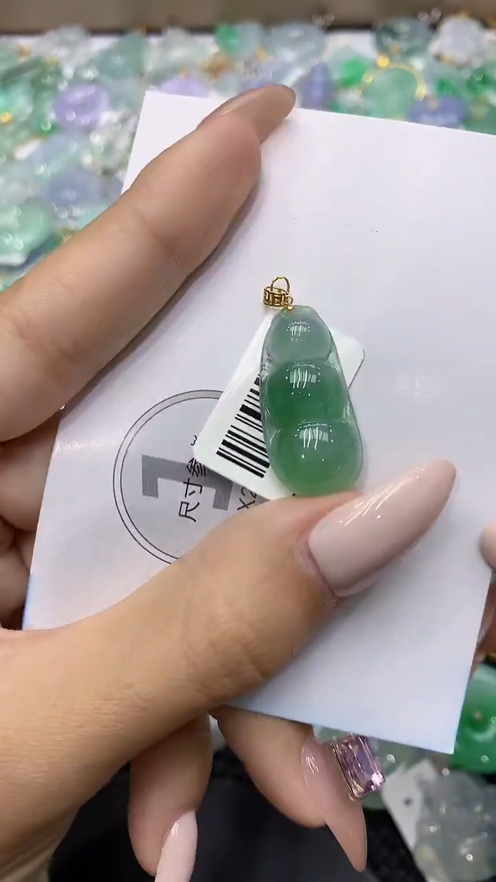 颈饰18K金镶嵌翡翠111111111111