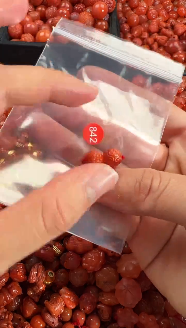 【闪购商品】南红玛瑙颈饰未镶嵌1