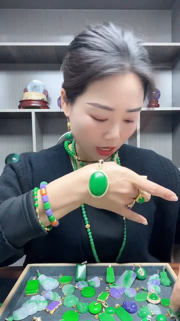 【闪购商品】翡翠吊坠(赠链)14K金镶嵌吊坠