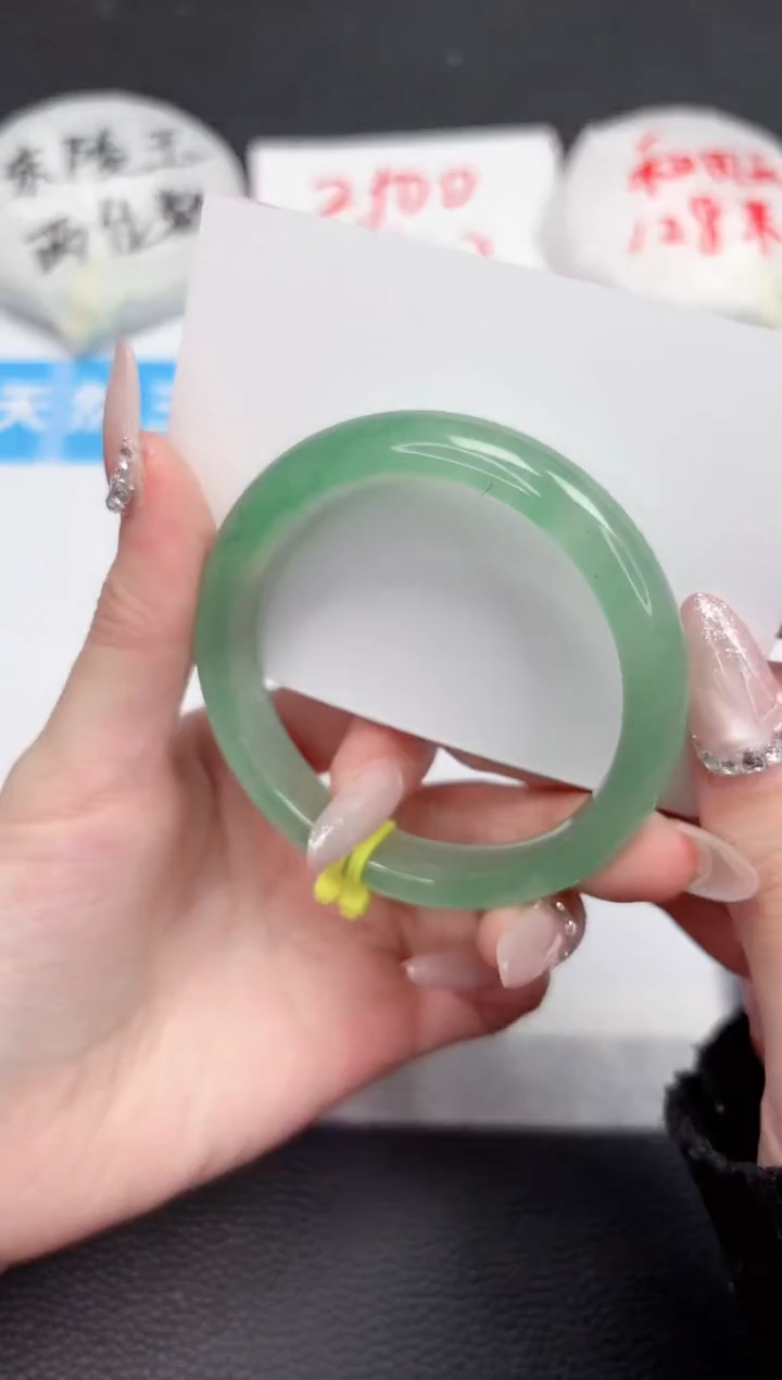 【闪购商品】石英质玉手镯未镶嵌39-53.7