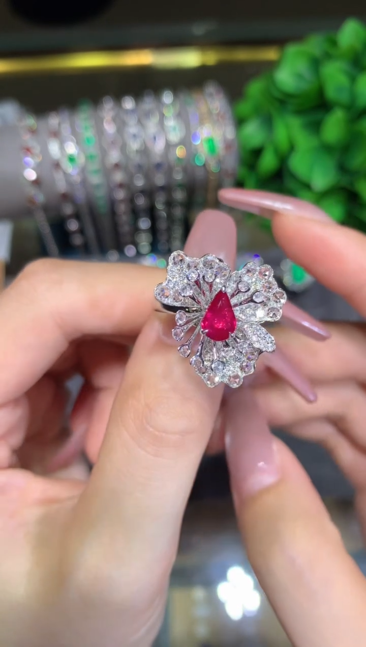 18K金镶嵌戒指红宝石1.05CT