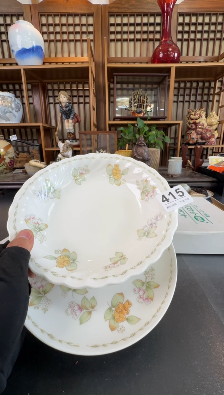 摆件<****>  注意：回流商品，默认有瑕，不退不换。