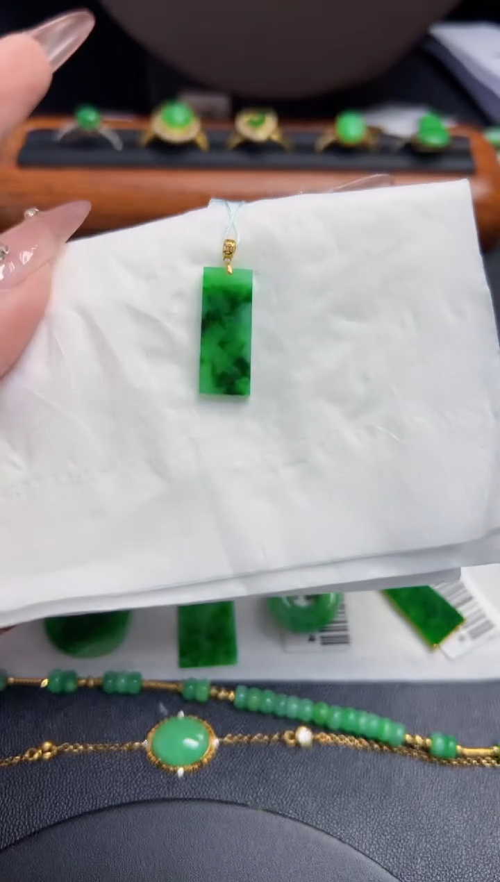 【闪购商品】翡翠颈饰18K金镶嵌Y缅料A货/多样性发货/一件