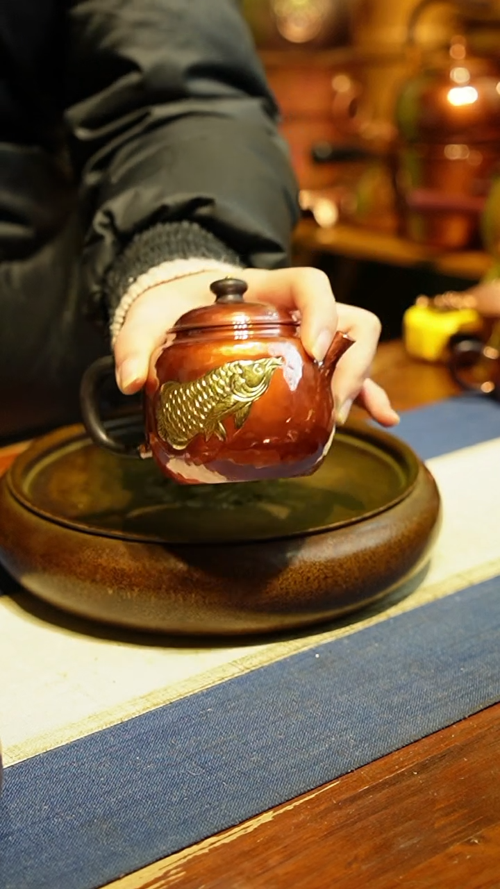 【闪购商品】红底金龙鱼泡茶壶紫铜