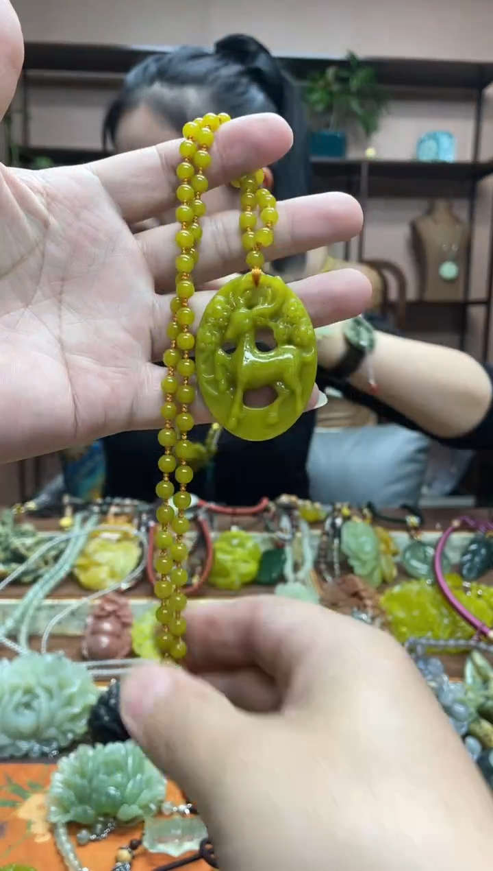 未镶嵌岫玉吊坠多样性发货发其中之一