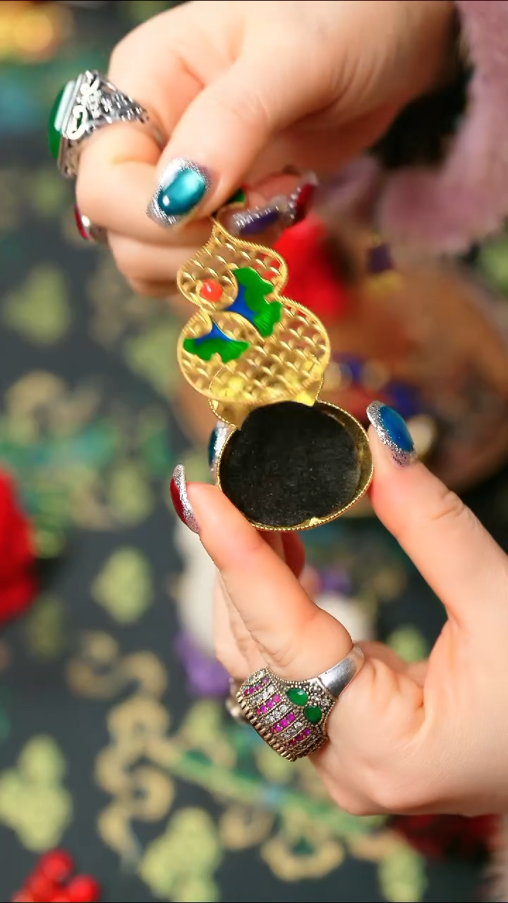   主播的葫芦香炉