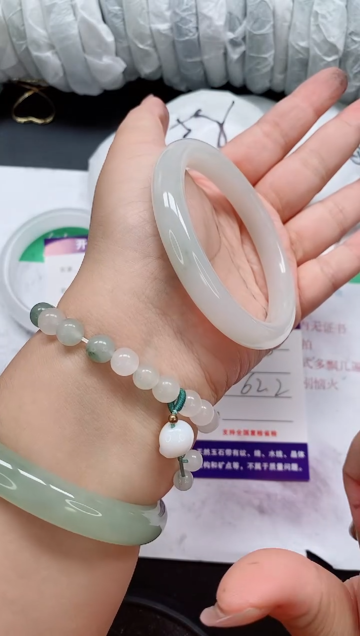 未镶嵌手镯石英质玉188/62-63