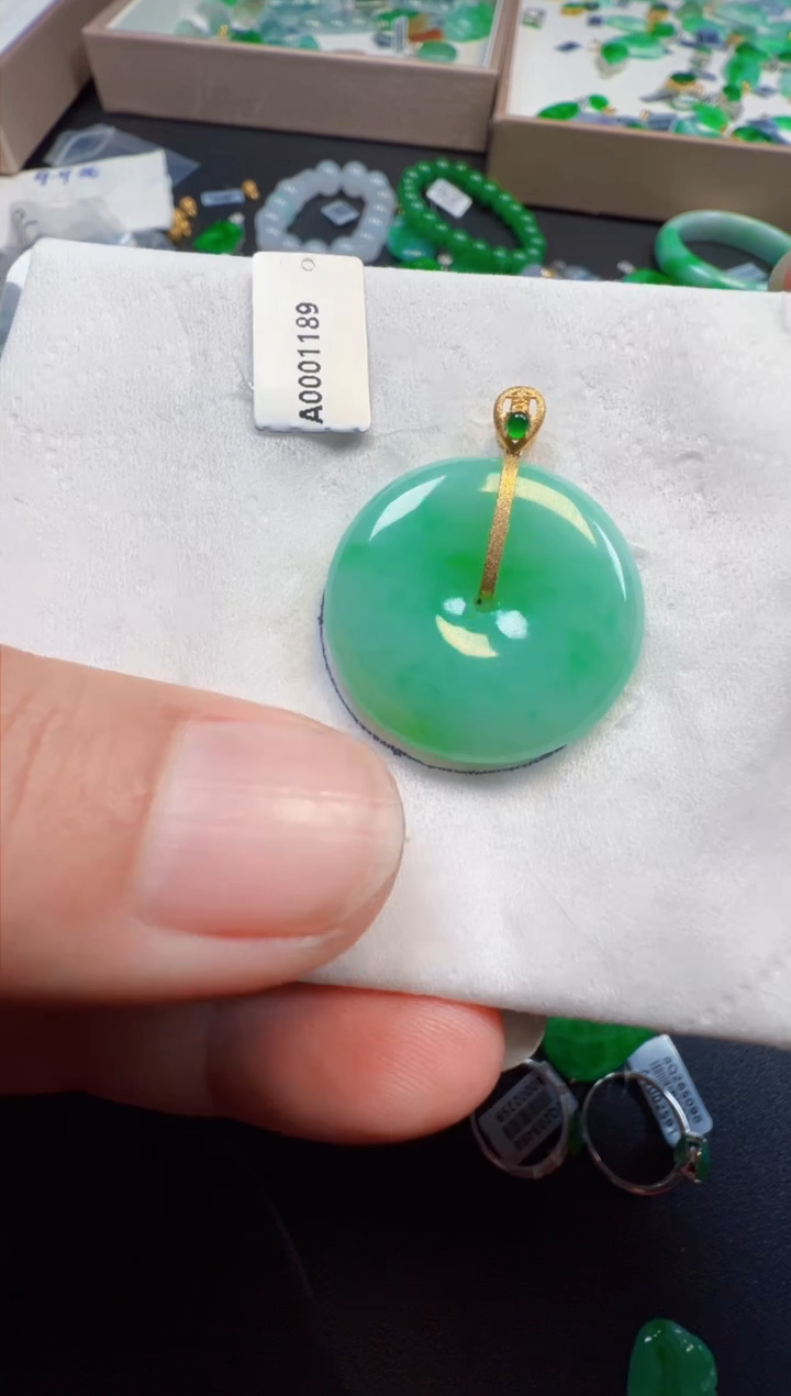 【闪购商品】翡翠吊坠(不含链)18K金镶嵌1980