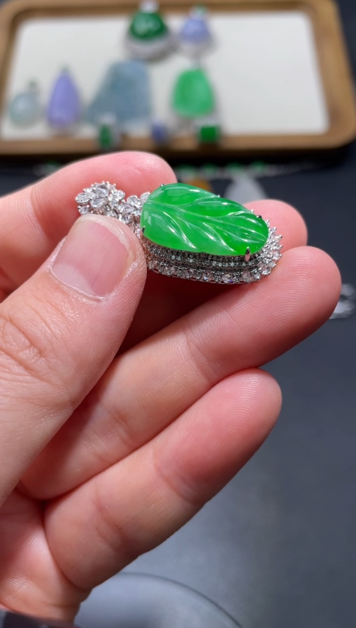 【闪购商品】翡翠颈饰18K金镶嵌89........