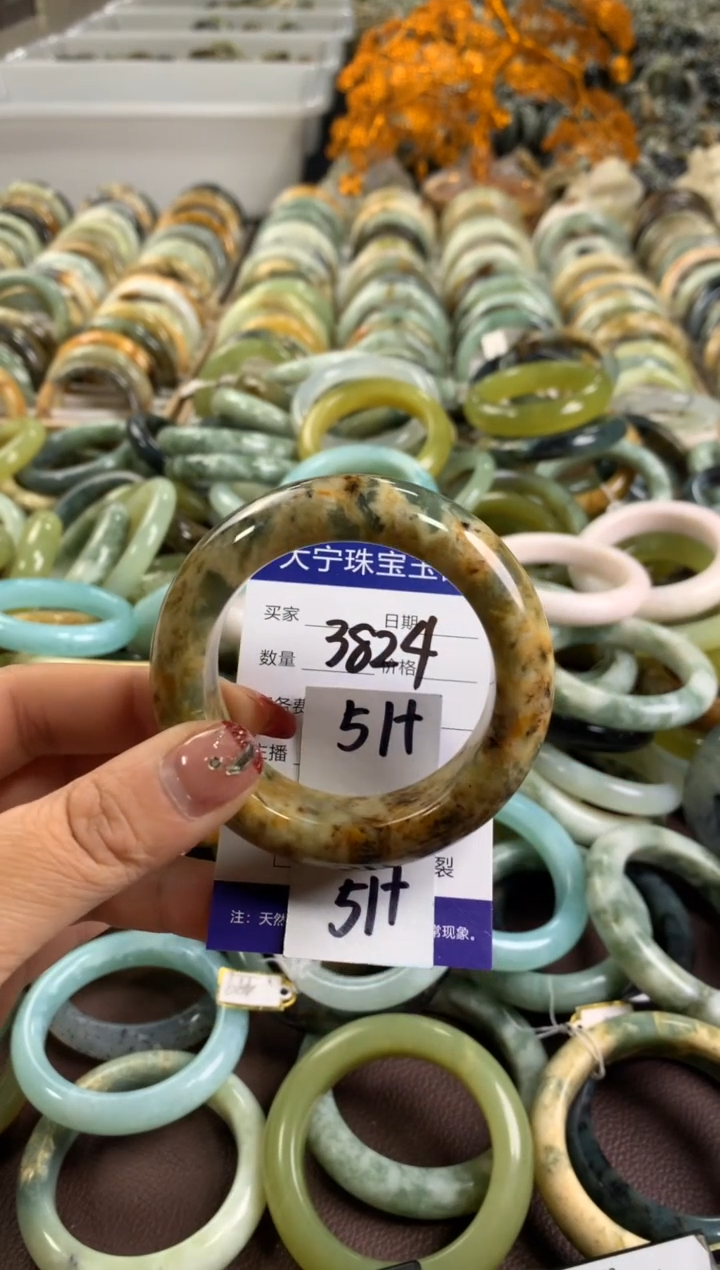 【闪购商品】蛇纹石玉手镯未镶嵌3824