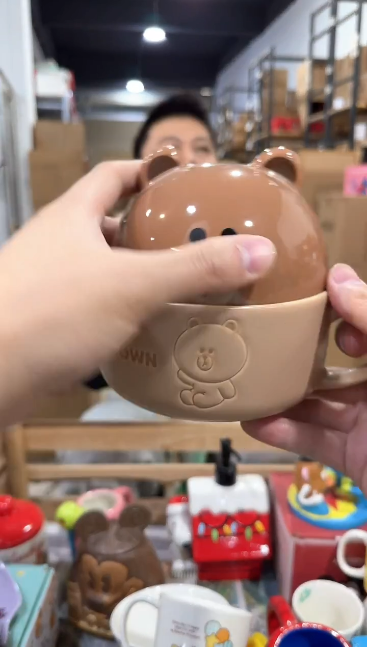 瓷片棕色布朗熊带盖杯